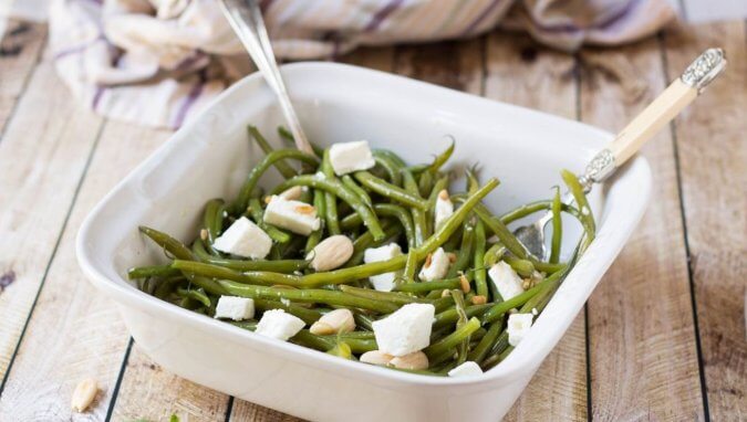 Fagiolini cotti al vapore con aceto balsamico e feta greca